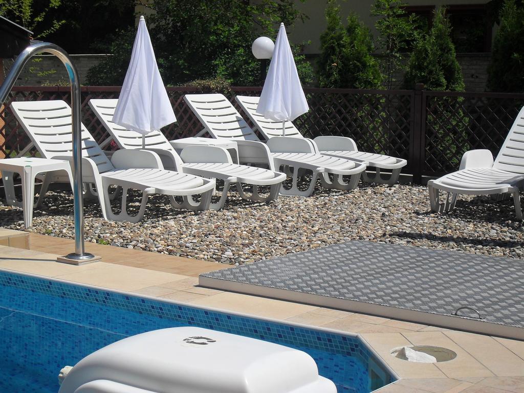 Palić Guesthouse Villa Elizabet מראה חיצוני תמונה