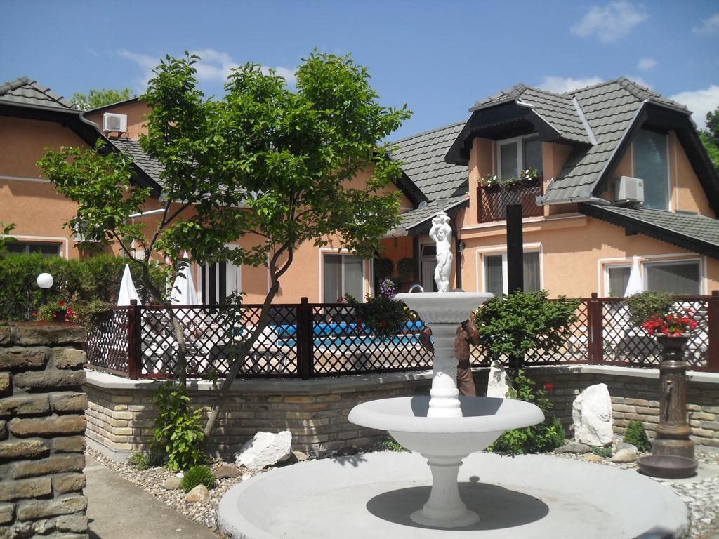 Palić Guesthouse Villa Elizabet מראה חיצוני תמונה