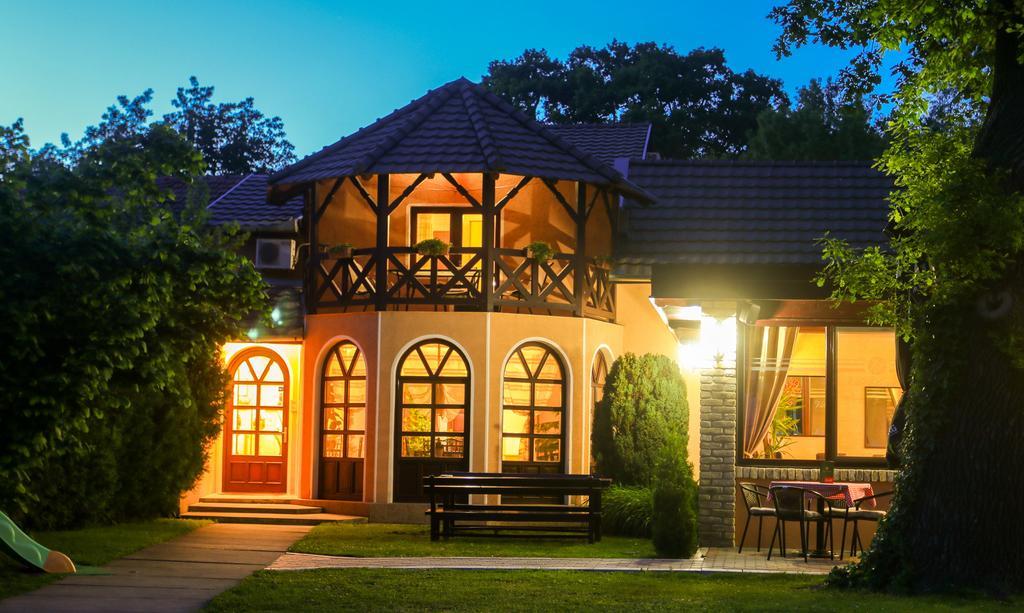 Palić Guesthouse Villa Elizabet מראה חיצוני תמונה