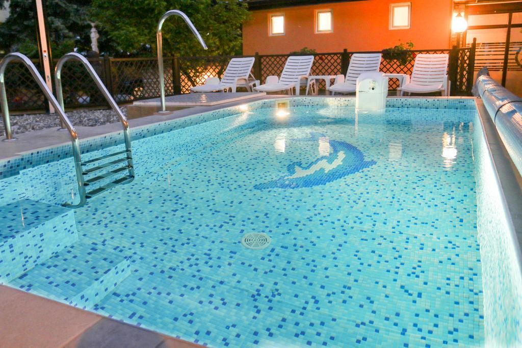 Palić Guesthouse Villa Elizabet מראה חיצוני תמונה