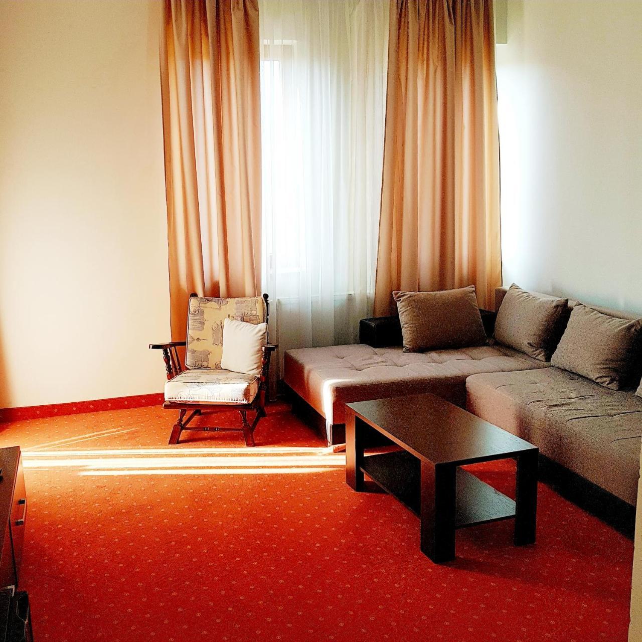 Palić Guesthouse Villa Elizabet מראה חיצוני תמונה
