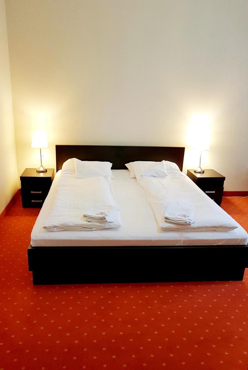 Palić Guesthouse Villa Elizabet מראה חיצוני תמונה