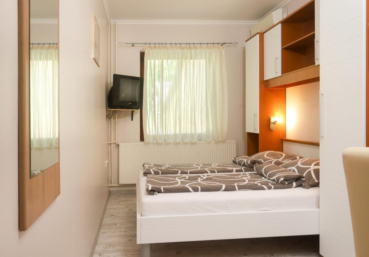 Palić Guesthouse Villa Elizabet מראה חיצוני תמונה
