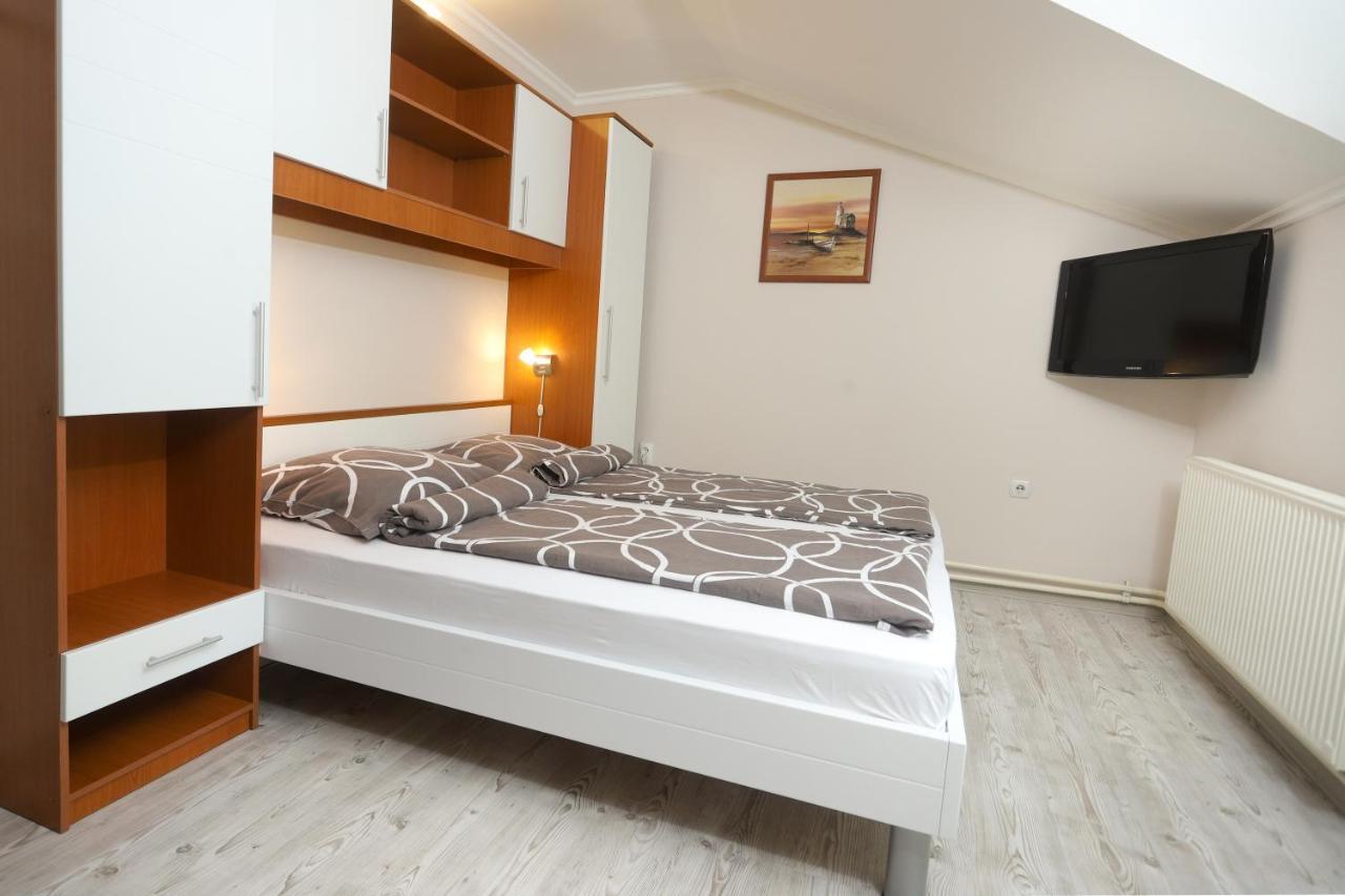 Palić Guesthouse Villa Elizabet מראה חיצוני תמונה