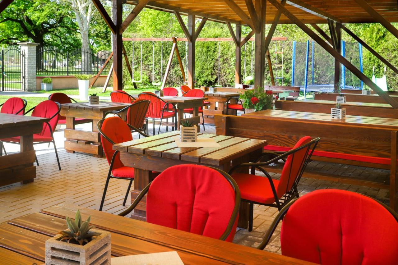 Palić Guesthouse Villa Elizabet מראה חיצוני תמונה