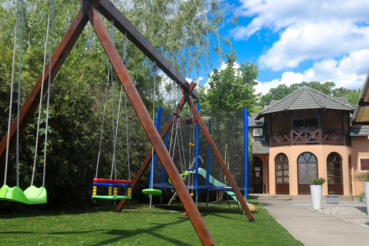 Palić Guesthouse Villa Elizabet מראה חיצוני תמונה